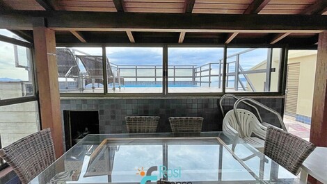 Apartamento frente al mar con piscina y 4 suites – Meia Praia/SC