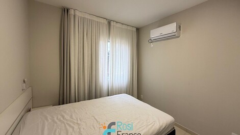 Apartamento de 3 habitaciones con vista al mar en Meia Praia, SC