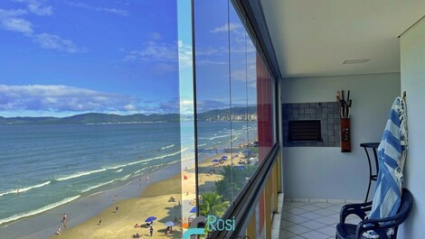 Beachfront apartment with 3 bedrooms in Meia Praia, SC