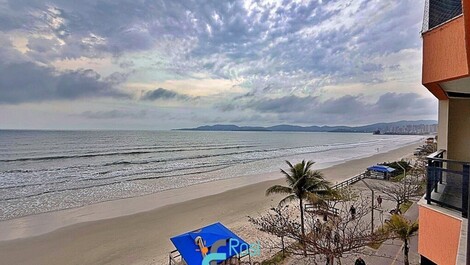 Apartamento 3 dormitórios frente mar Meia Praia SC