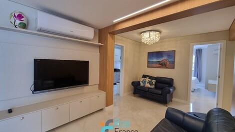 Beachfront apartment with 3 bedrooms in Meia Praia, SC