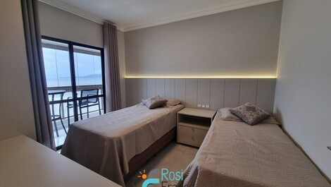 Beachfront apartment with 3 bedrooms in Meia Praia, SC
