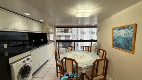 Apartamento 3 dormitórios frente mar Meia Praia SC