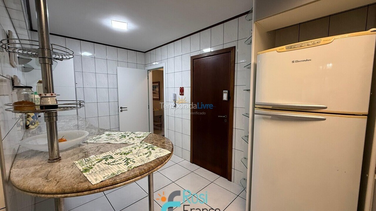 Apartamento para aluguel de temporada em Itapema (Meia Praia)