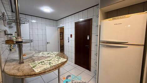 Apartamento 3 dormitórios frente mar Meia Praia SC