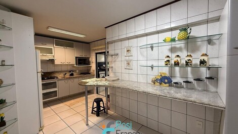 Apartamento 3 dormitórios frente mar Meia Praia SC