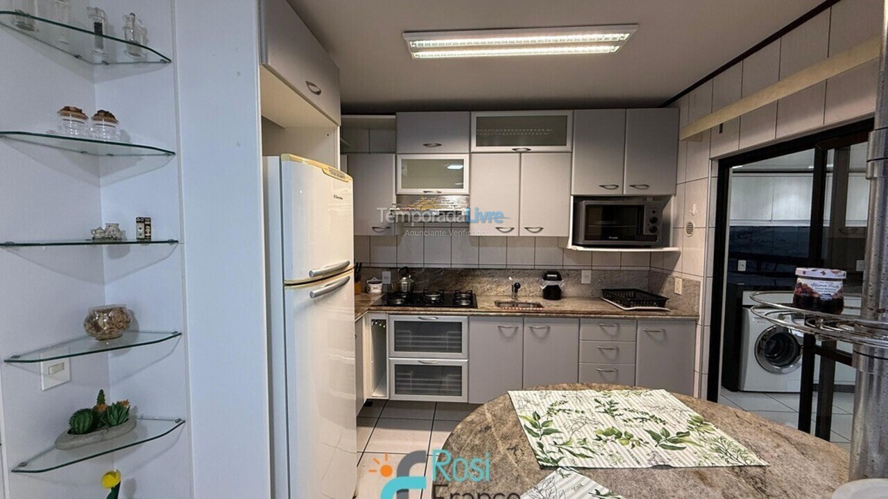 Apartamento para aluguel de temporada em Itapema (Meia Praia)