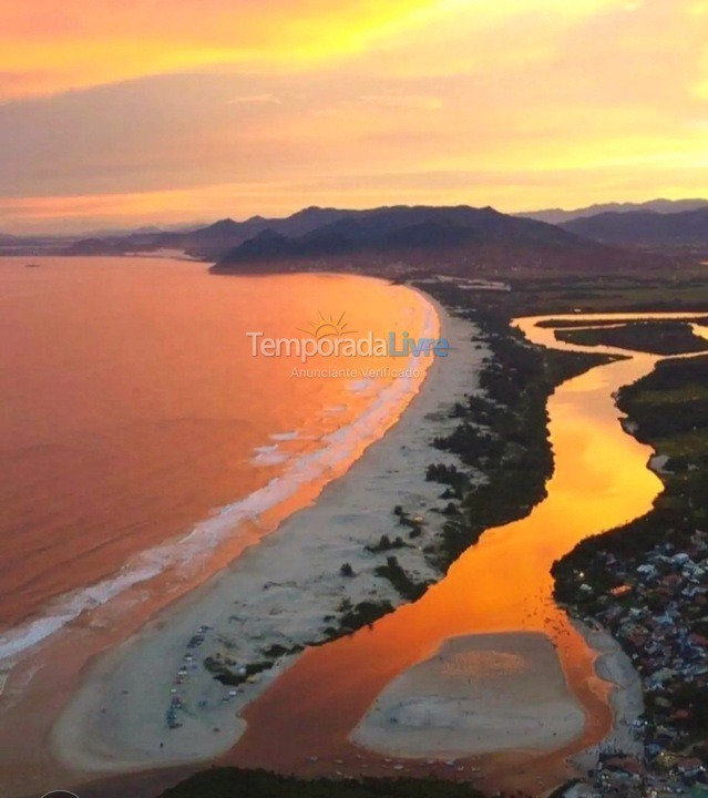 Casa para alquiler de vacaciones em Palhoça (Guarda do Embaú)