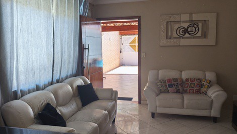 Excelente ubicación con piscina, garaje, capacidad para 12