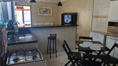 Excelente ubicación con piscina, garaje, capacidad para 12