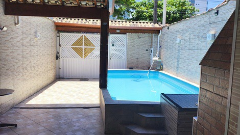 Excelente ubicación con piscina, garaje, capacidad para 12