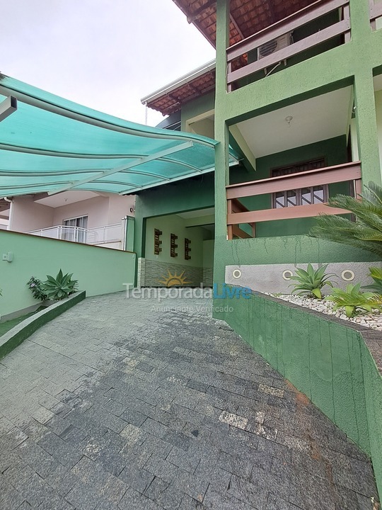 House for vacation rental in Bombinhas (Praia de Zimbros)