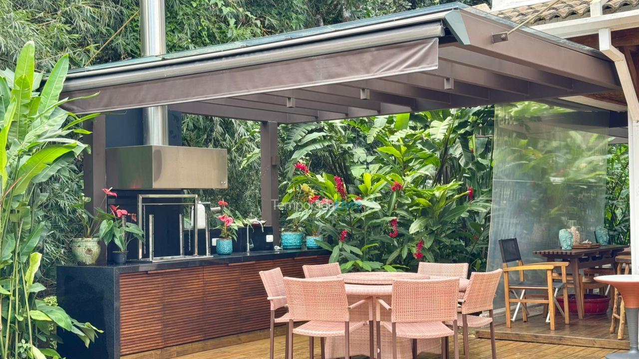 Casa para alquiler de vacaciones em São Sebastião (Praia da Baleia)