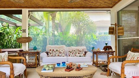 CASA DE ALTO NIVEL EN LA PLAYA DE BALEIA