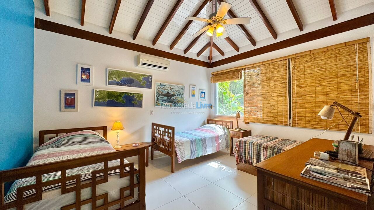 Casa para alquiler de vacaciones em São Sebastião (Praia da Baleia)