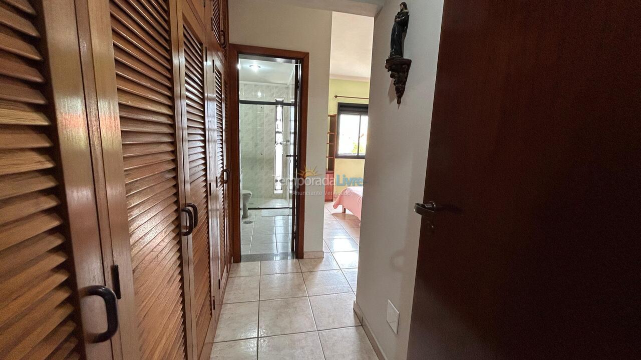 Apartamento para aluguel de temporada em Ubatuba (Praia do Tenório)