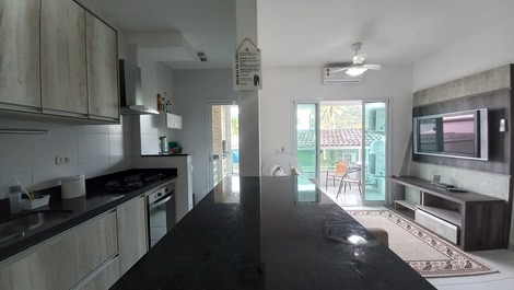 Praia da Toninhas, Apto bem pertinho da praia para 6 pessoas