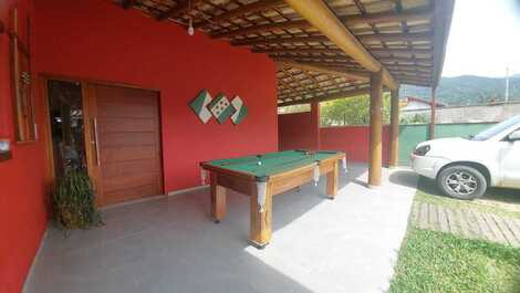 Mesa de sinuca na varanda