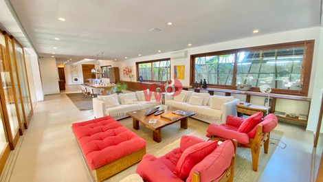 Casa exclusiva de lujo en la playa de Baleia