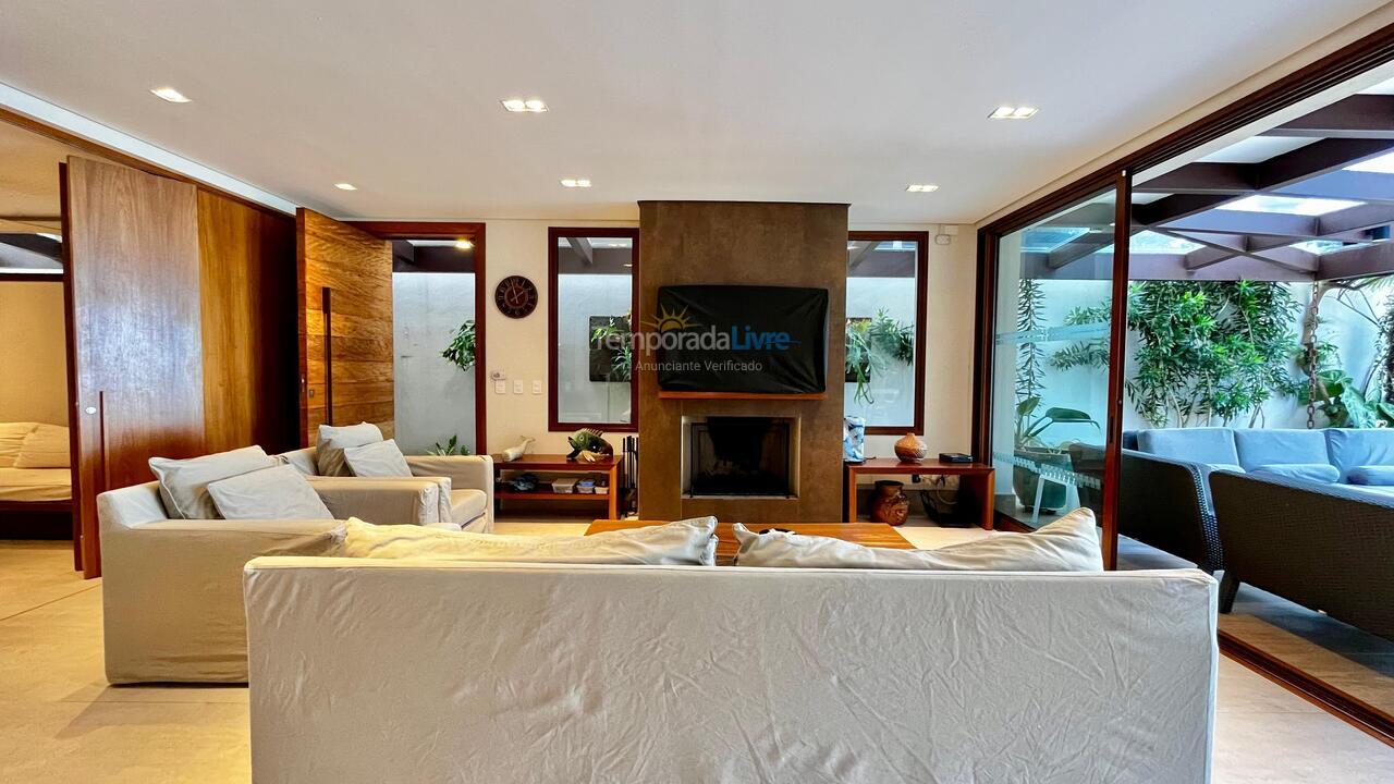 Casa para aluguel de temporada em São Sebastião (Praia de Juquey)