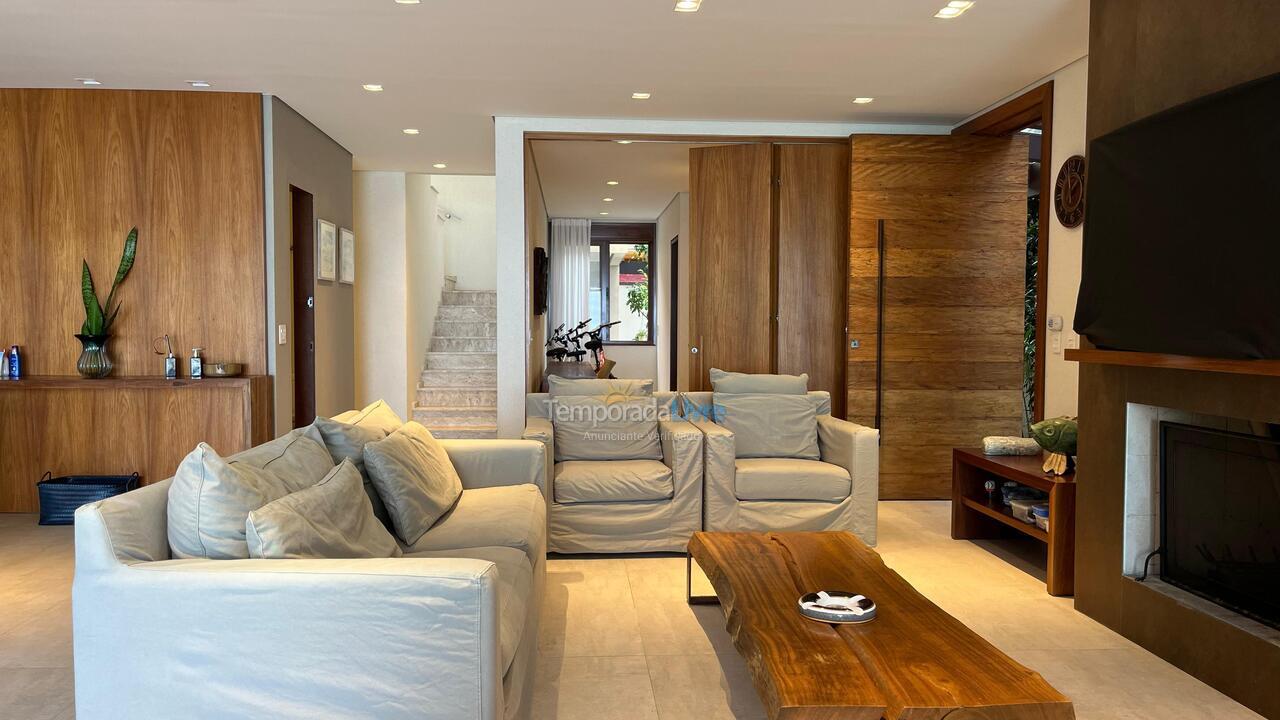 Casa para aluguel de temporada em São Sebastião (Praia de Juquey)