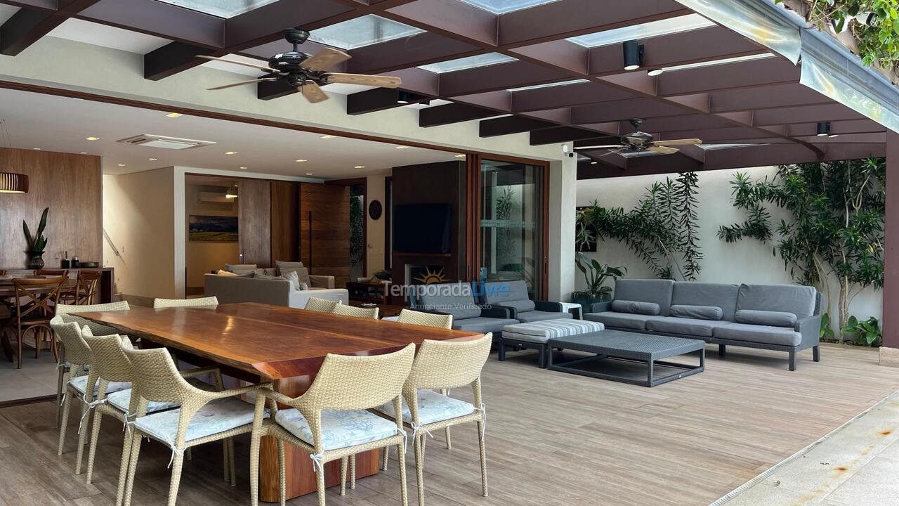 Casa para aluguel de temporada em São Sebastião (Praia de Juquey)