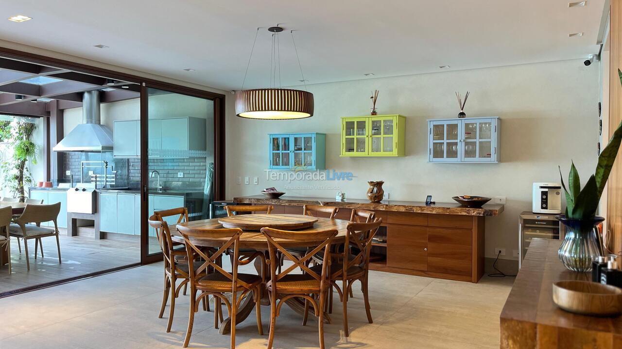 Casa para aluguel de temporada em São Sebastião (Praia de Juquey)