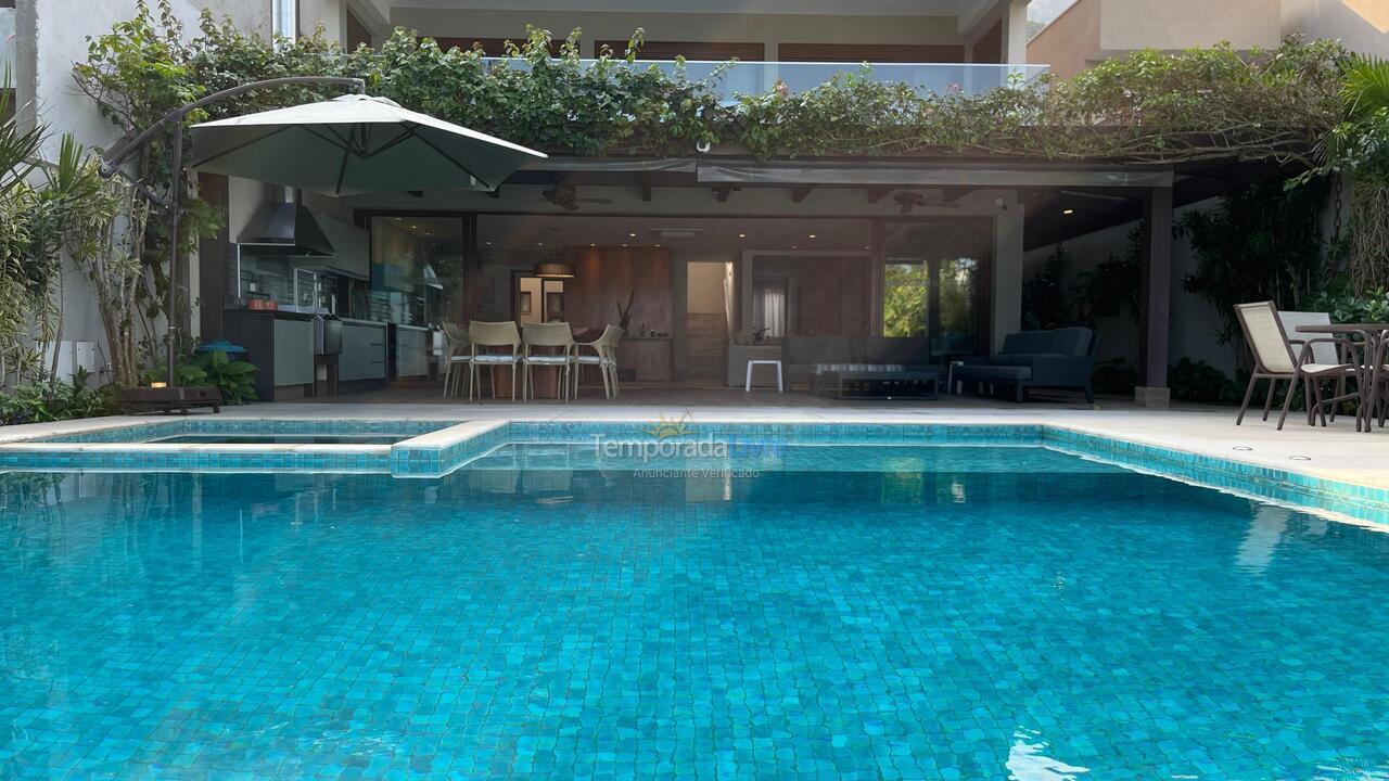 Casa para aluguel de temporada em São Sebastião (Praia de Juquey)