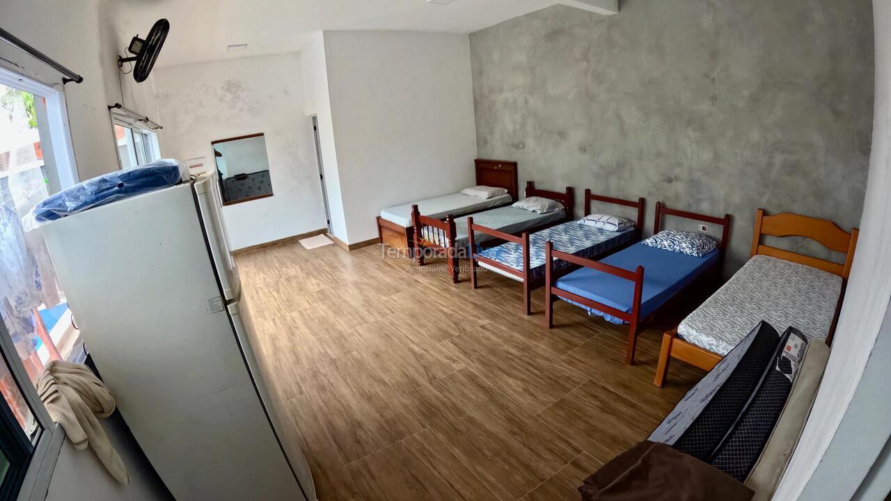 Casa para aluguel de temporada em Caraguatatuba (Praia de Massaguaçu)