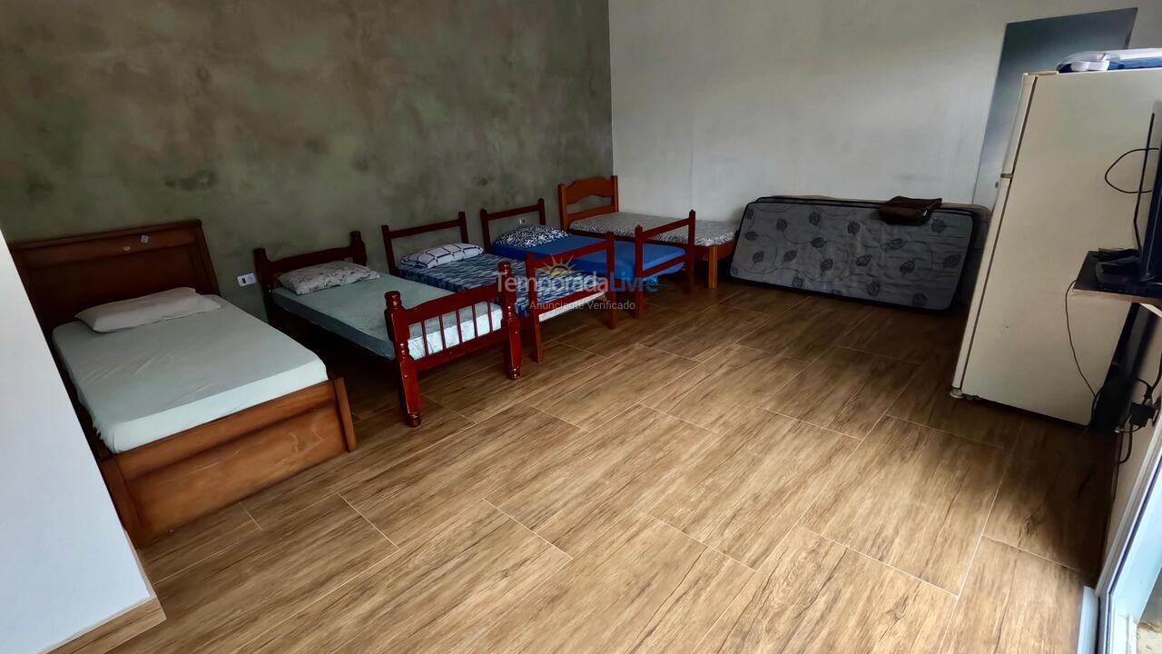 Casa para aluguel de temporada em Caraguatatuba (Praia de Massaguaçu)