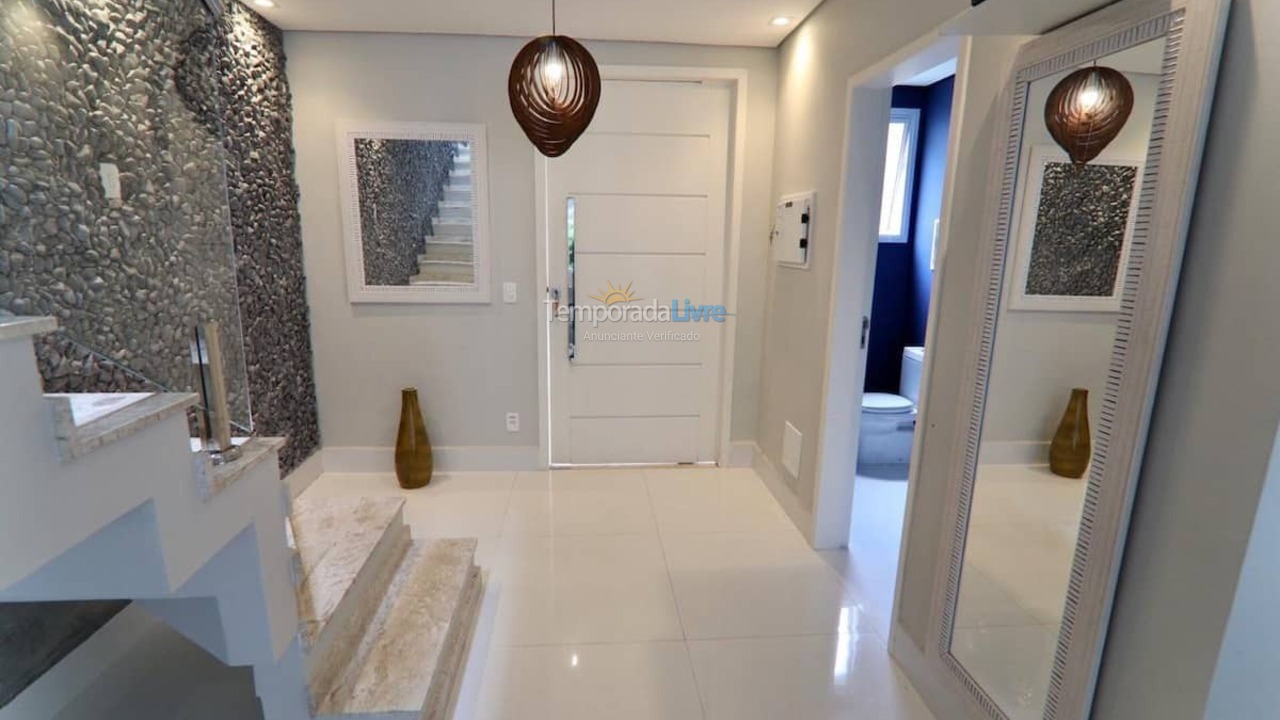 Casa para aluguel de temporada em São Sebastião (Praia de Juquey)