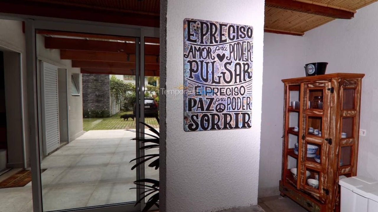 Casa para aluguel de temporada em São Sebastião (Praia de Juquey)