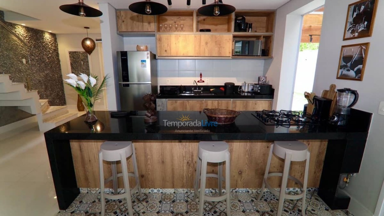 Casa para aluguel de temporada em São Sebastião (Praia de Juquey)