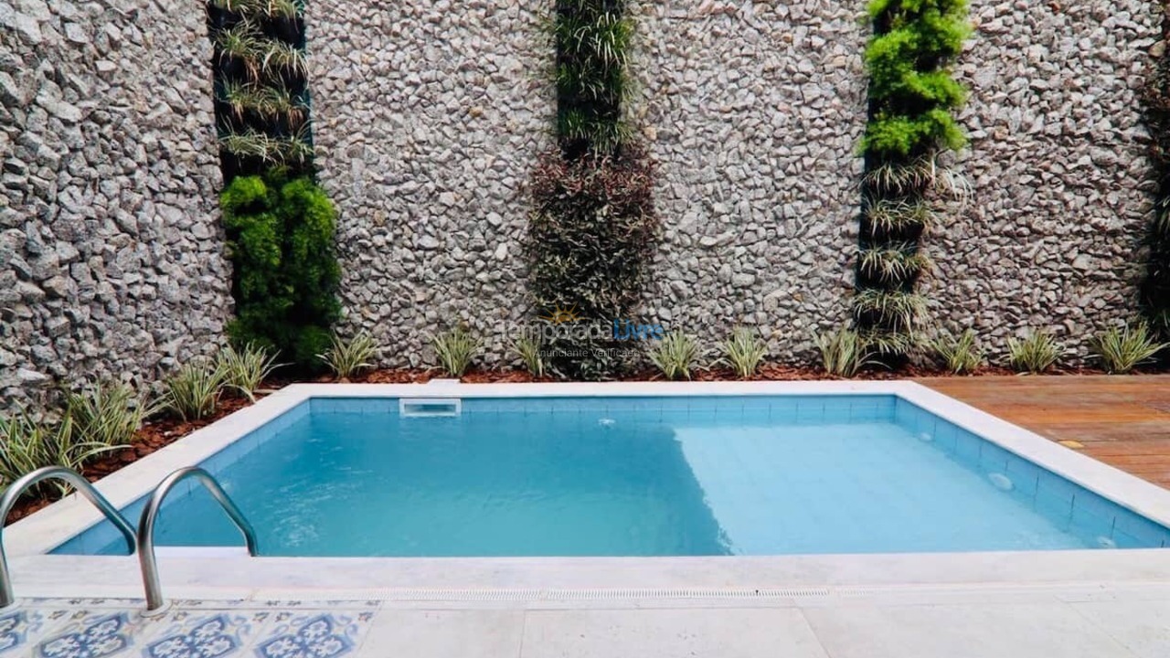 Casa para aluguel de temporada em São Sebastião (Praia de Juquey)