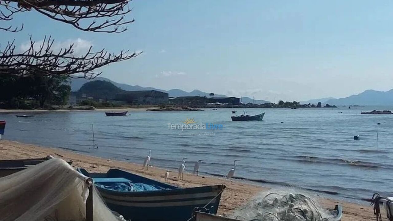 Apartamento para alquiler de vacaciones em Biguaçu (Praia João Rosa)