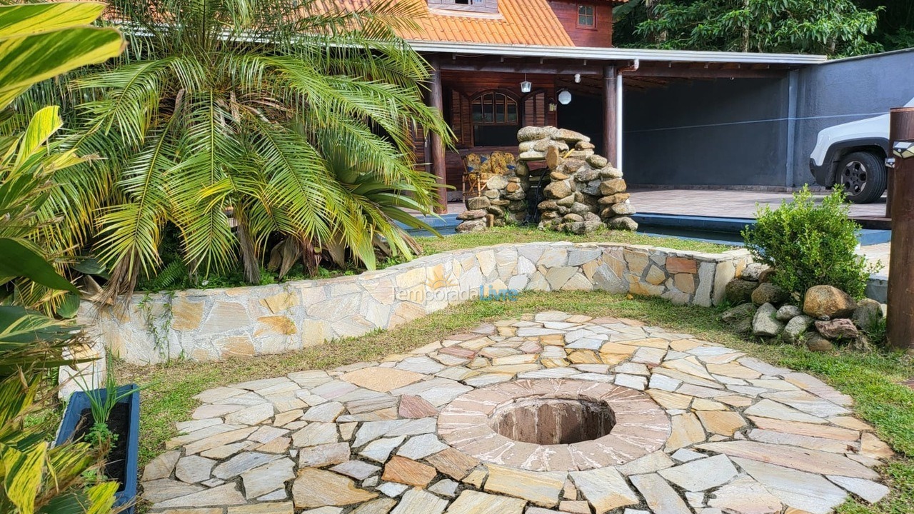 Casa para aluguel de temporada em Matinhos (Caiobá)