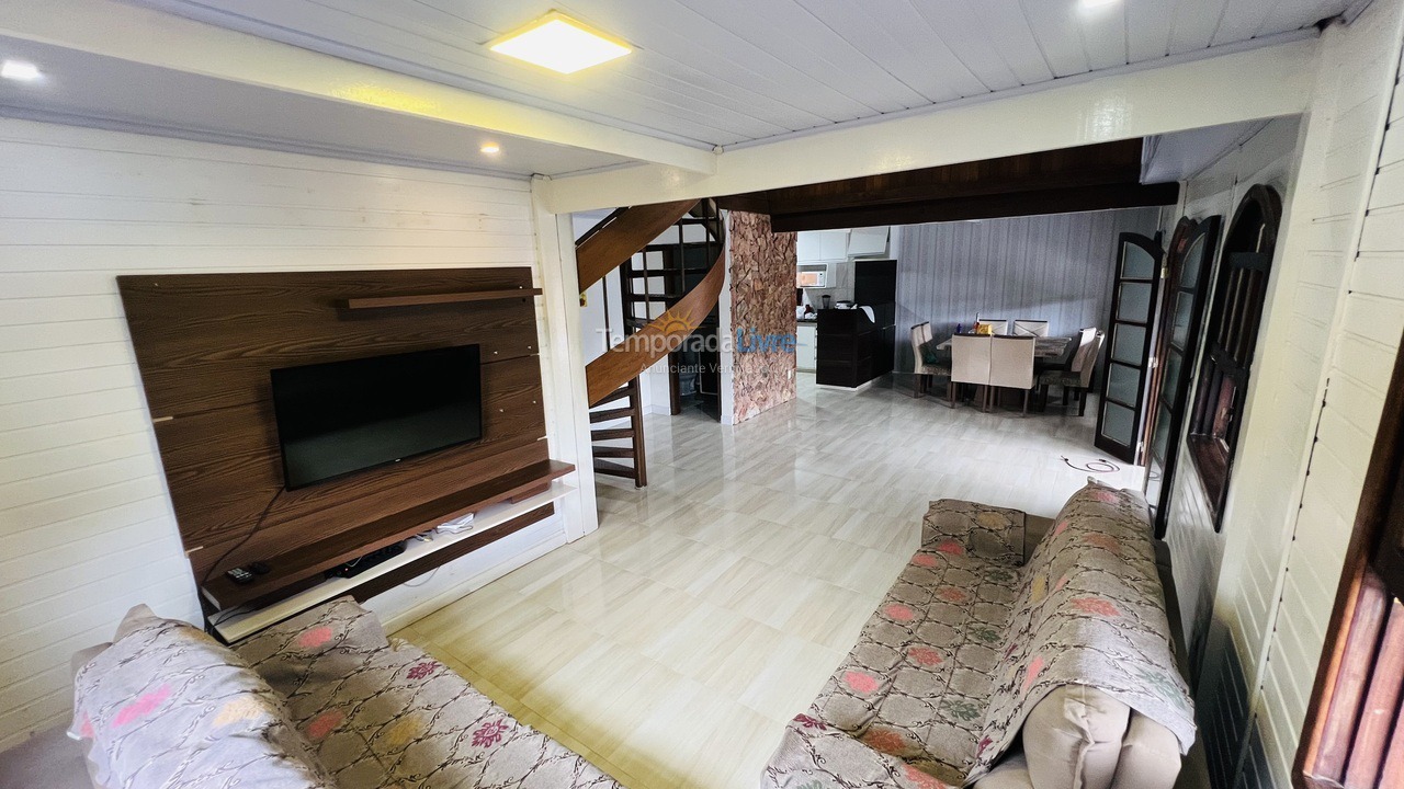 Casa para aluguel de temporada em Matinhos (Caiobá)