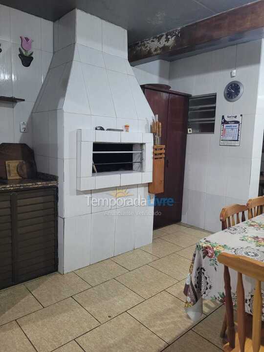 Casa para aluguel de temporada em Cidreira (Centro)