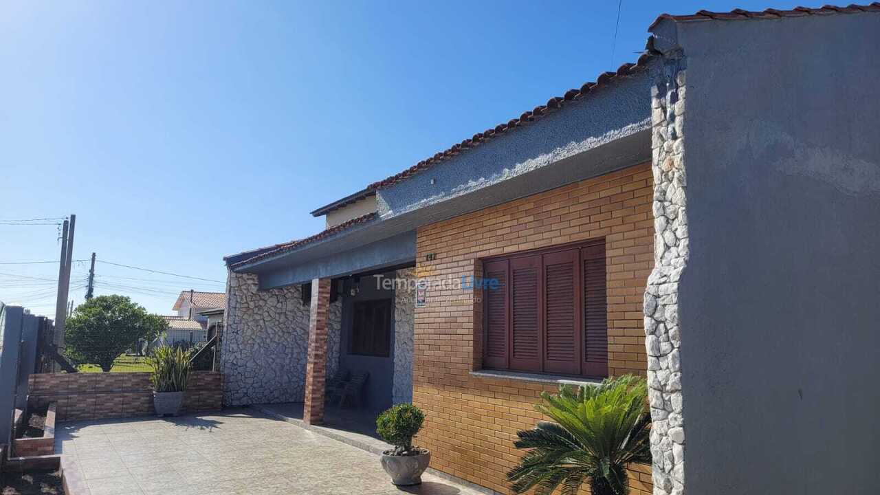 Casa para aluguel de temporada em Cidreira (Centro)