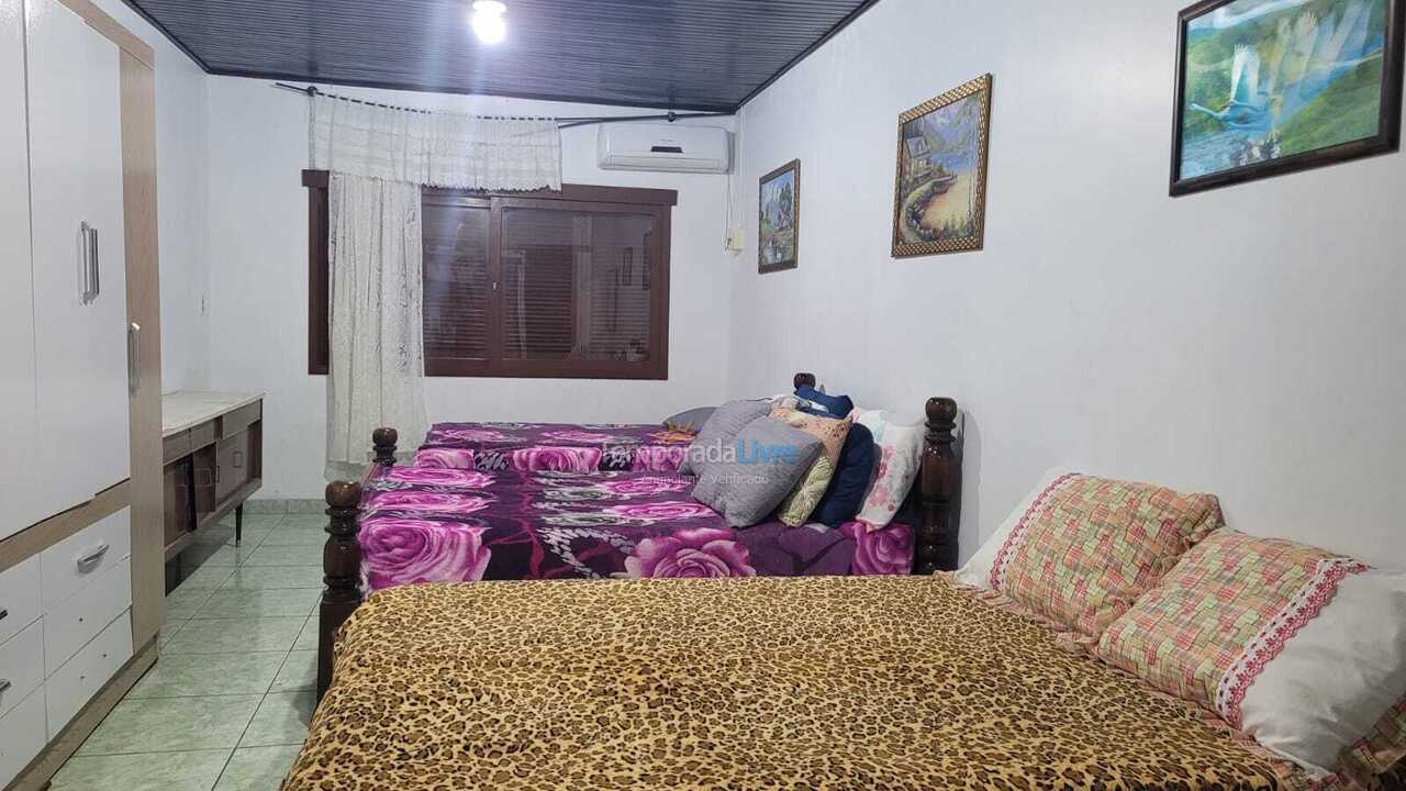 Casa para aluguel de temporada em Cidreira (Centro)