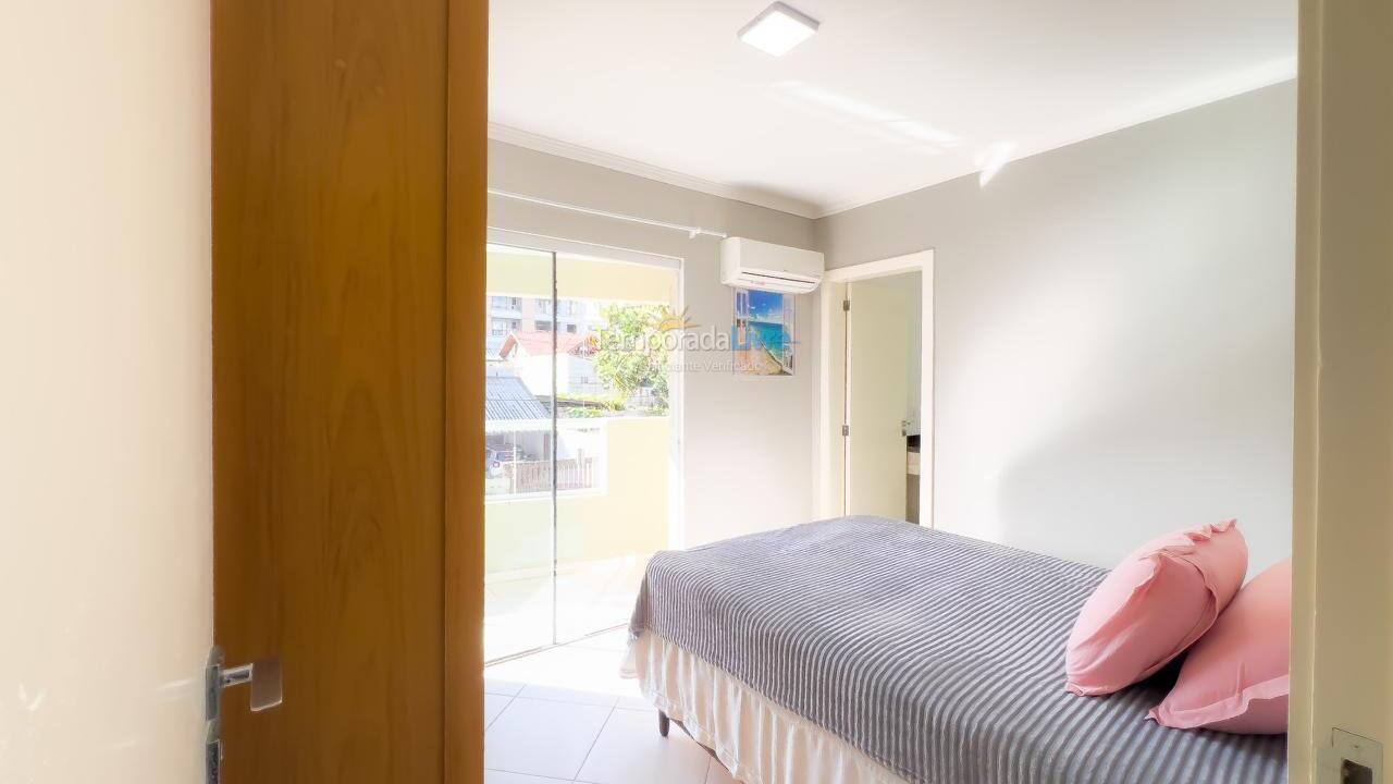 Apartment for vacation rental in Bombinhas (Praia de Bombas)