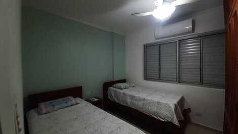 Pitangueiras Center, Ocean View, Air Conditioning, 3 bedrooms, balcony, 1 parking space.