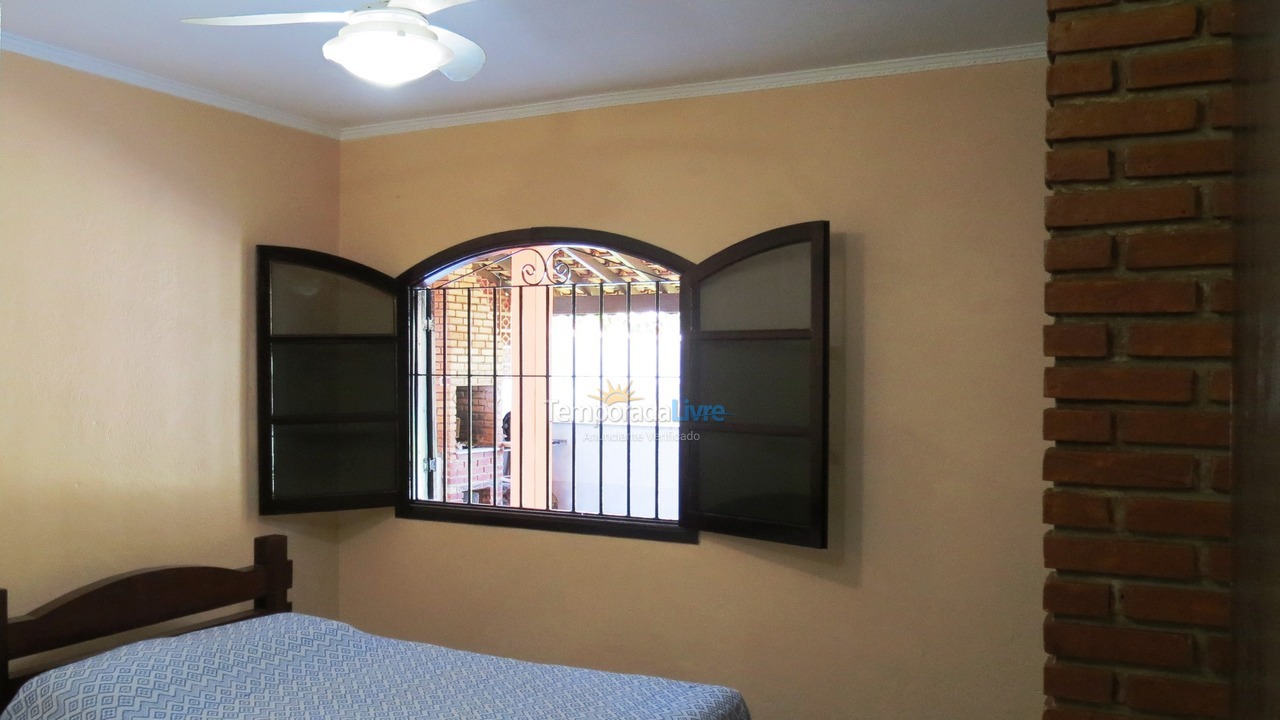 Casa para alquiler de vacaciones em Bertioga (Boraceia)