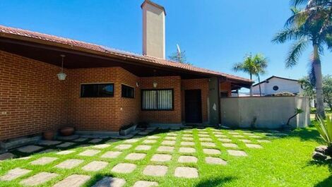 Casa para 10 personas con PISCINA, AIRE ACONDICIONADO y WI-FI, 2 suites.