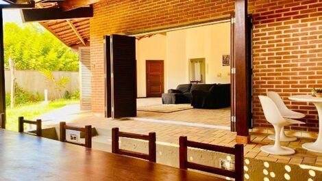 Casa para 10 personas con PISCINA, AIRE ACONDICIONADO y WI-FI, 2 suites.