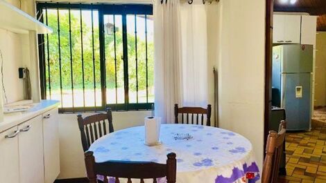 Casa para 10 personas con PISCINA, AIRE ACONDICIONADO y WI-FI, 2 suites.