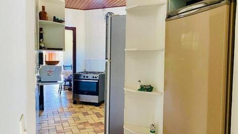 Casa para 10 personas con PISCINA, AIRE ACONDICIONADO y WI-FI, 2 suites.