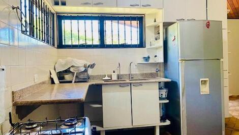 Casa para 10 personas con PISCINA, AIRE ACONDICIONADO y WI-FI, 2 suites.