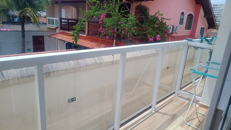 Ampla sacada e varal de chão