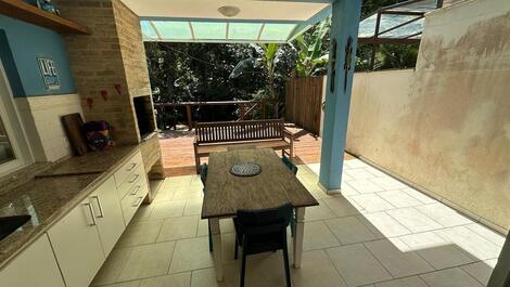 Casa en Urbanización Cerrada – Comodidad y Ocio para tus Vacaciones